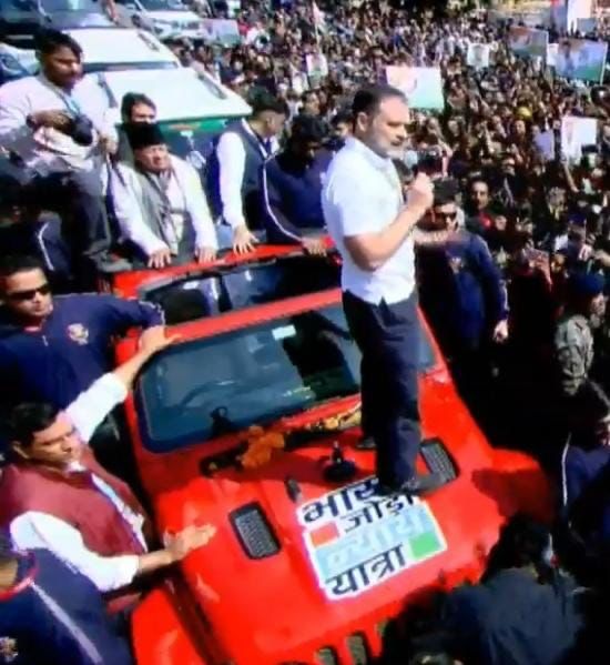 आखिर राहुल गांधी को भारत से इतनी नफरत क्यूं है??

देखिये …..कैसे भारत का अपमान कर रहे हैं।