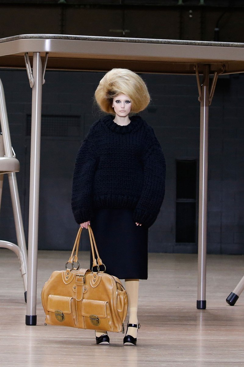 VogueRunway's tweet photo. The #MarcJacobs fall 2024 collection has arrived. View every look from the runway: https://t.co/Ok9vpFN3B1 https://t.co/hWmu5L8iiA