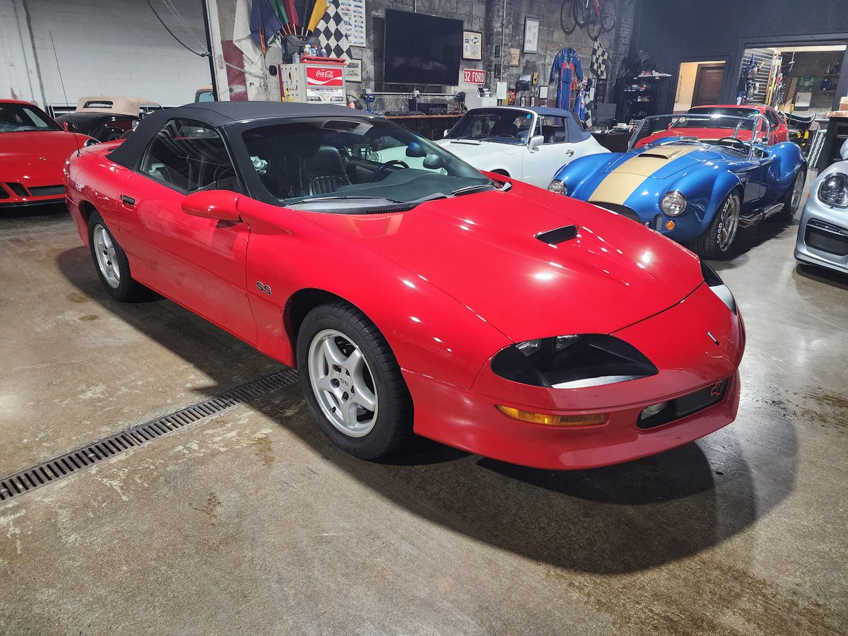 DenButerbaugh's tweet image. So I bought a toy. 1997 Z28-SLP-SS, 6-spd. One owner! 45,000 miles. Air Flow Research heads, @COMPCams camshaft. @bilsteinUS shocks. @HurstShifterUSA. Can&apos;t wait for summer! #fbody #ChevyPerformance #camaro