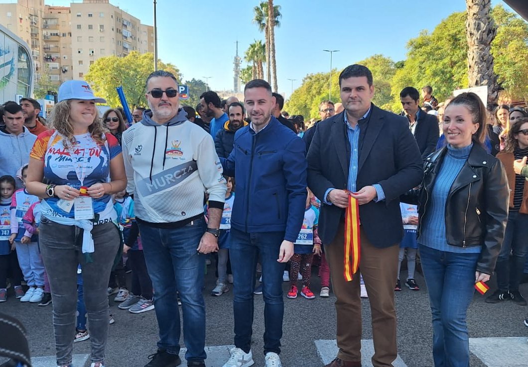 svdelcastillo's tweet photo. Esta mañana, en el barrio de la Flota, se ha celebrado el mini maratón que antecede al TotalEnergies Maratón Murcia Costa Cálida que se celebrará mañana en la ciudad de Murcia.
Gracias a los organizadores y a nuestro concejal de deportes Miguel Angel Noguera. https://t.co/76Zvr0Yy8g