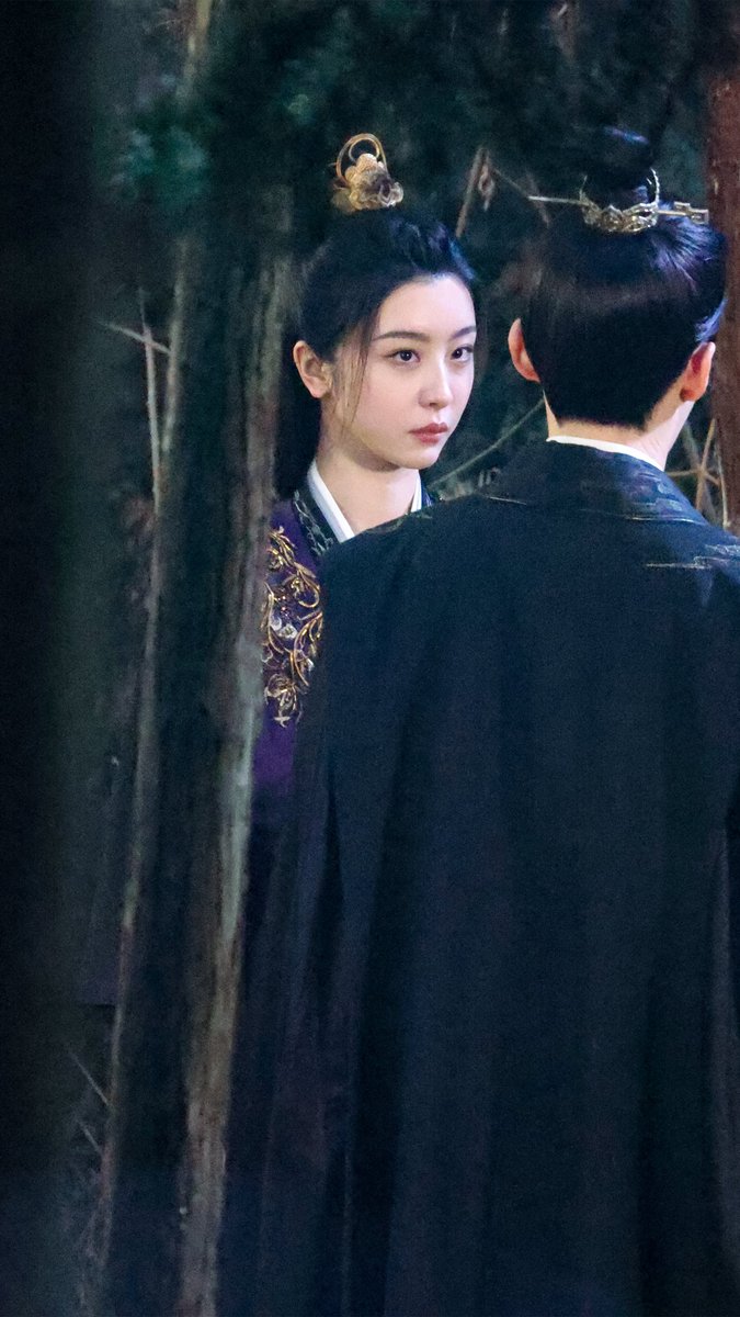tus_cat's tweet photo. ชุดนี้ก็สวย อยากให้ออนเร็วๆ #春花厌
#ZhaoXiaotang 
เรื่องเล่า..มีคนในกอง(น่าจะเป็นตัวแสดงประกอบ) มีธุระต้องออกจากกองถ่ายล่วงหน้า เขียนเล่าบางส่วนถึงเสี่ยวถังว่า พี่ถังดีกับเค้ามากๆ เห็นเค้าถ่ายฉากคุกเข่าที่พื้นอยู่นานยังเข้ามาช่วยจูงฉัน ไม่รู้ว่าอีกหน่อยจะมีโอกาสร่วมงานกันอีกมั้ย https://t.co/qTKrJCtQKt