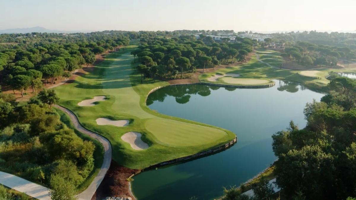 FonsiLoaiza's tweet photo. Crisis de sequía y restricciones de agua en Catalunya, mientras continúan con la candidatura para albergar la Ryder Cup de Golf en el resort de lujo Camiral Golf &amp; Wellness en Girona del magnate multimillonario irlandés Denis O'Brien. https://t.co/GSyhUGxWl1