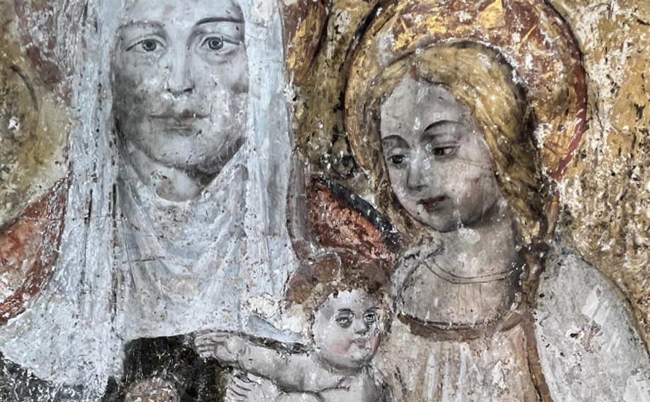 ColeccionMMoret's tweet photo. Os comparto algunas imágenes de los frescos fechados en la primera mitad del s. XVI encontrados casualmente en la Iglesia de Santiago Apóstol de Llerena. Las pinturas aparecieron cubiertas de numerosas capas de cal al acometer la restauración del retablo de San Juan Nepomuceno. https://t.co/385n3HtRxG