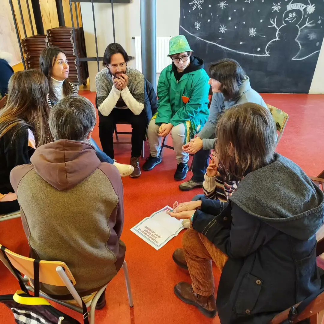 revolucio_verda's tweet photo. Avui hem estat a Girona per compartir amb les @escolesXESC de la província moltes idees sobre participació. Quants revolucionaris! Quantes idees! Quantes coses a fer! #EscolesSostenibles #Eskamotverd   @esenred21 @ecoFEP @eco_fep https://t.co/BpmB3O8jcd