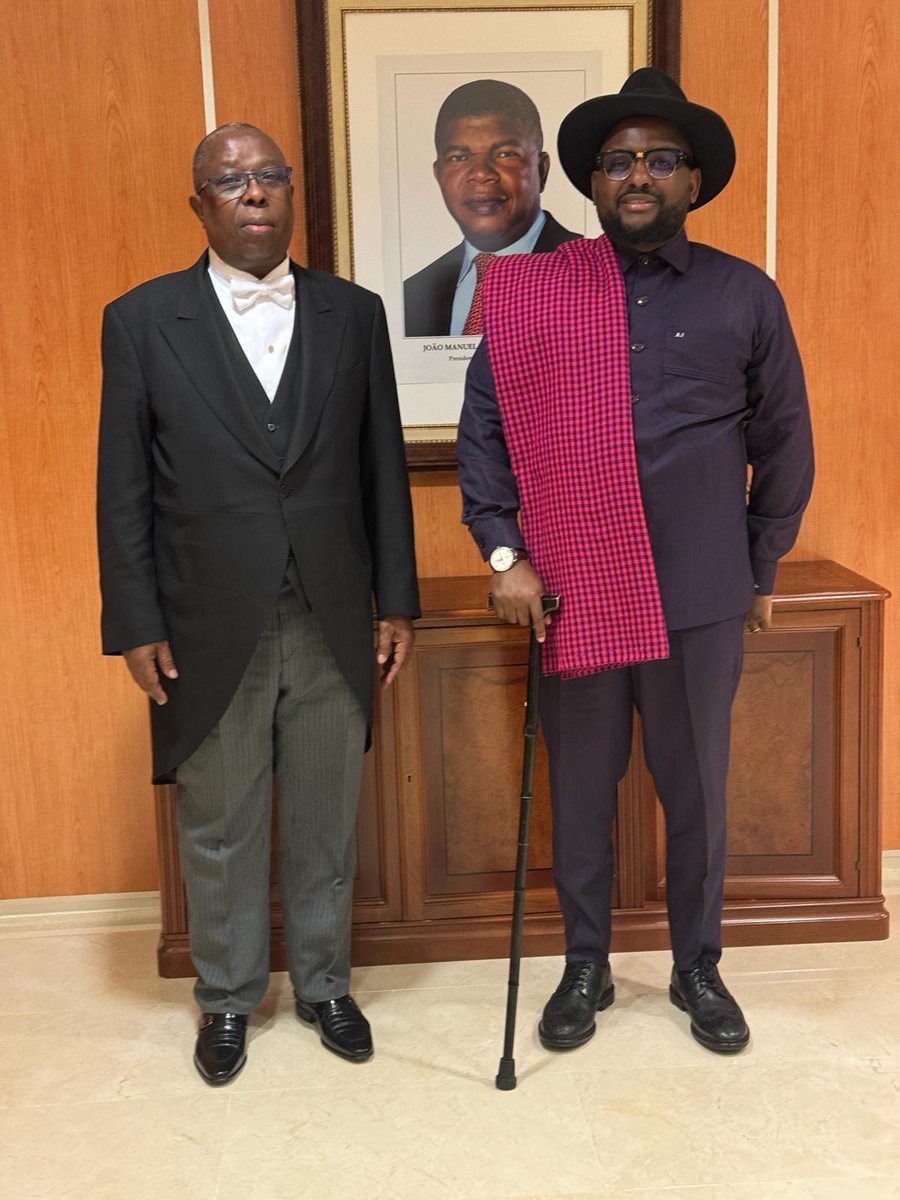Alteza Real do Reino de Oukwanyama visita Missão Diplomática de Angola em Espanha

Sua Alteza Real do Reino de Oukwanyama( Duque), Arsénio Orlando Satyohamba, visitou na passada quarta-feira, a Missão Diplomática Angolana no Reino de Espanha.