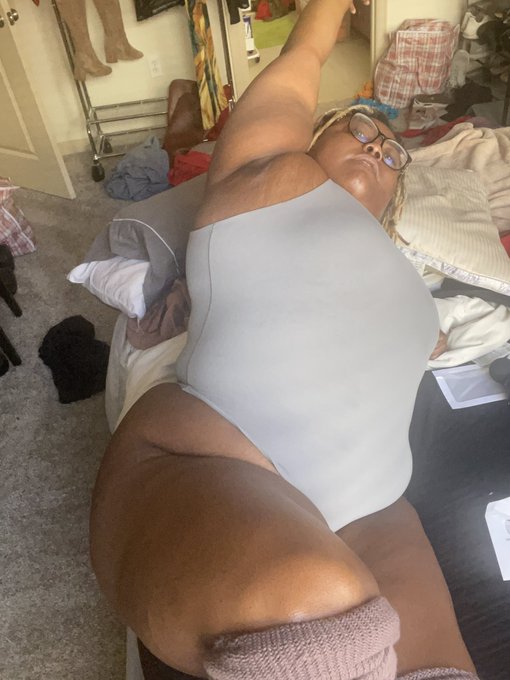 Skims never lets me down 👩🏾&zwj;🍳💋🤌🏾 https://t.co/j9NOxigdkC