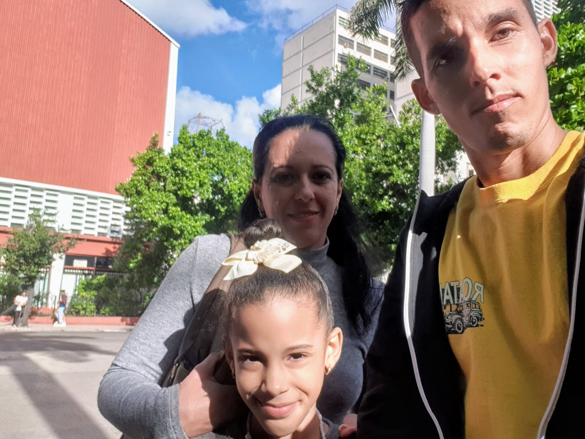Yoel05349726's tweet photo. Mi familia una gran bendición de Dios, mi hermana cuando pequeños éramos perro y gato jjj, pero ahora somos hijos amados de Dios. No más pleitos, ahora reina la unidad, eso lo hace Dios por su gran misericordia y amor. Dios bendiga a su pueblo escojido. https://t.co/TDH4dLSFJf