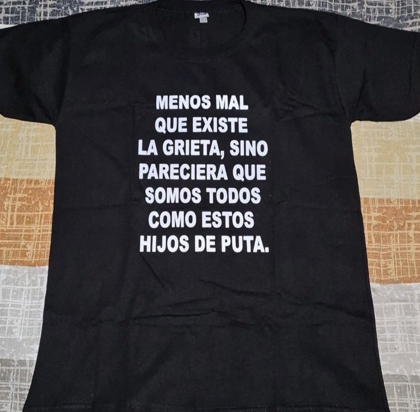una remera que diga