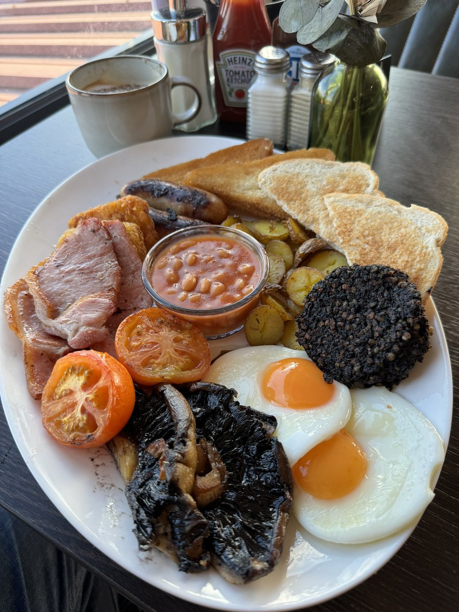 The Big Barn Breakfast by Salhouse Cafe which is based at Black Barn Farm just outside Norwich. The Big Barn Breakfast costs £13.95 and includes:
2 sausages, 3 bacon, 2 eggs,  Sauté potatoes, Beans, 2 grilled tomato, 2 hash browns, Mushrooms, Fried bread toast and black pudding