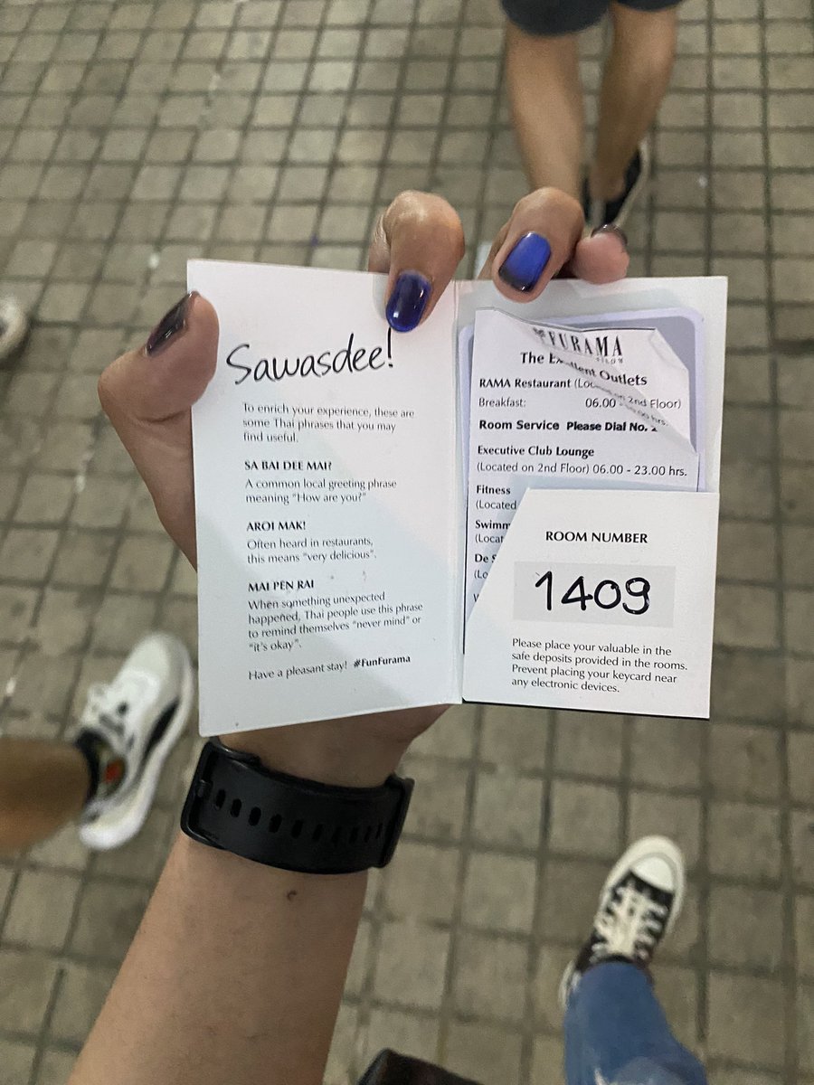 _amels_'s tweet photo. Helloooo! In case someone is looking, i found this hotel card in coldplay bangkok day 1. I alr gave it to the staff, so please come to lost &amp; found 😊😊  #coldplayinbkk #coldplayinthailand #ColdplayLiveinBangkok #coldplaybkk https://t.co/wMrebZkn5n