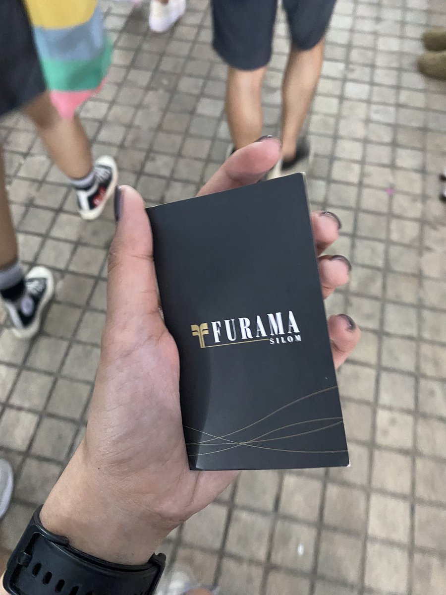 _amels_'s tweet photo. Helloooo! In case someone is looking, i found this hotel card in coldplay bangkok day 1. I alr gave it to the staff, so please come to lost &amp; found 😊😊  #coldplayinbkk #coldplayinthailand #ColdplayLiveinBangkok #coldplaybkk https://t.co/wMrebZkn5n