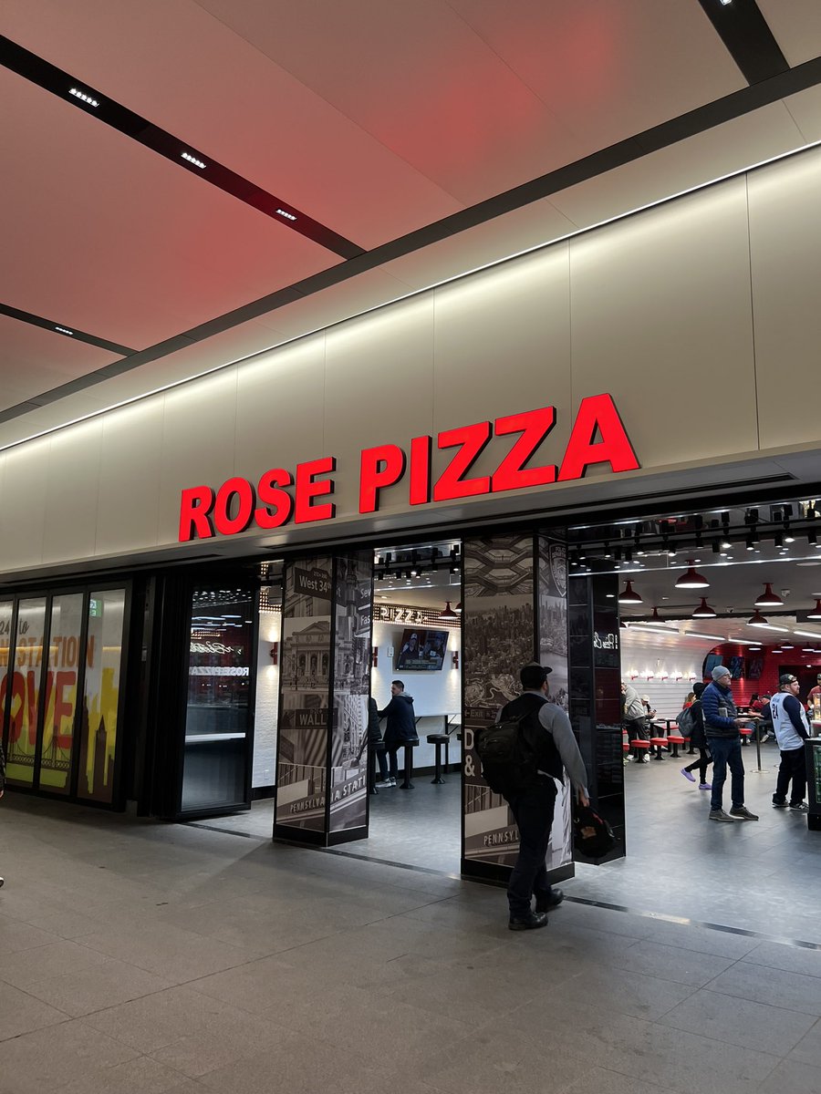 Penn Station is buzzing right now with St. John’s & UCONN fans… over Rose Pizza re-opening 👑