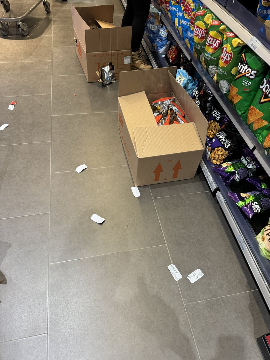 Marketlerde etiket güncellerken ortalığı birbirine katıyorlarsa bilin ki bu sene enflasyonda gram iyileşme olmayacak.