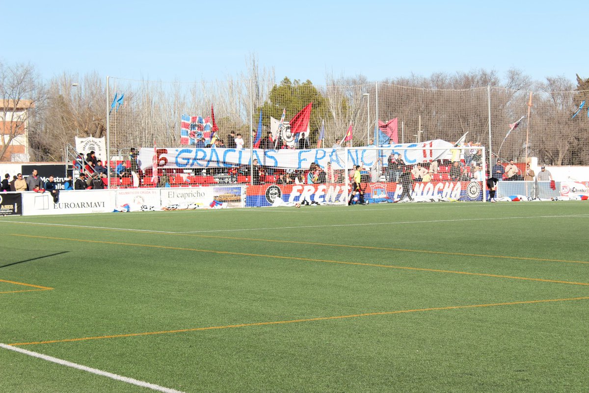 cd_villacanas's tweet photo. @FPanocha @AytoVillaca @kaind95 @CD_Toledo @manulucas_98 @JuanMazzocchi @JaviColastra10 ⏰19’
Nuestros @FPanocha le transmite como agradecimiento haciendo un homenaje a nuestro @FChulia 

GRACIAS https://t.co/Oec03hf9Ky