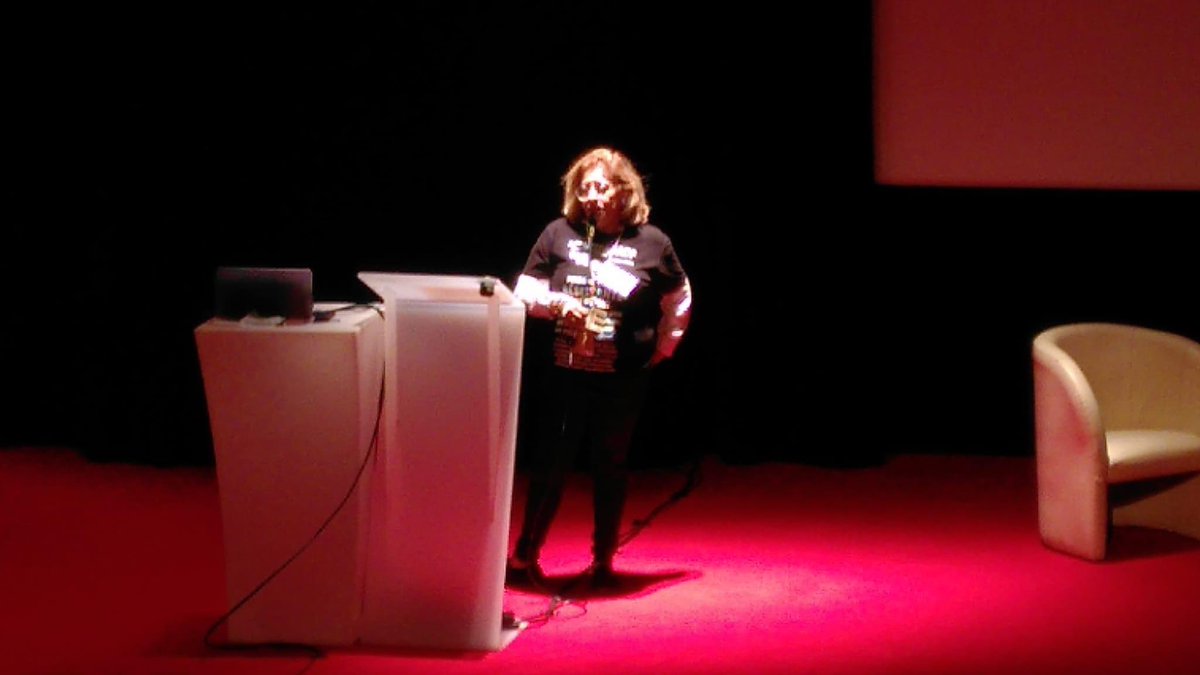 MagazineNexus's tweet photo. 🔴🗣️ : « Dénoncer ce qui se passe est devenu ma raison de vivre » 

Michèle Musso, mère d'Eva décédée après l'injection Pfizer, co-fondatrice de l'association Les Désenfantés, pour les victimes des vaccins anti-Covid.

Nexus est à Vierzon pour la rencontre organisée au Centre de Congrès en l'honneur des victimes du Covid long et des effets secondaires post-vaccinaux.

Lire nos articles : https://t.co/LwzljmYyNM

https://t.co/uRBy6RQM8H

Nexus, magazine 100% indépendant et sans pub ! Rdv sur https://t.co/WovgogMozb

Pour nous soutenir :
1️⃣ Je m'abonne 👉 https://t.co/wdeI59PzLl
2️⃣ J'offre Nexus 👉 https://t.co/XHnzzH85k7
3️⃣ Je commande à l’unité 👉 https://t.co/WQRtEoWFzR