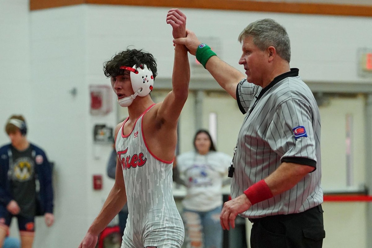 Dom Coronado picks up his 100th career win!