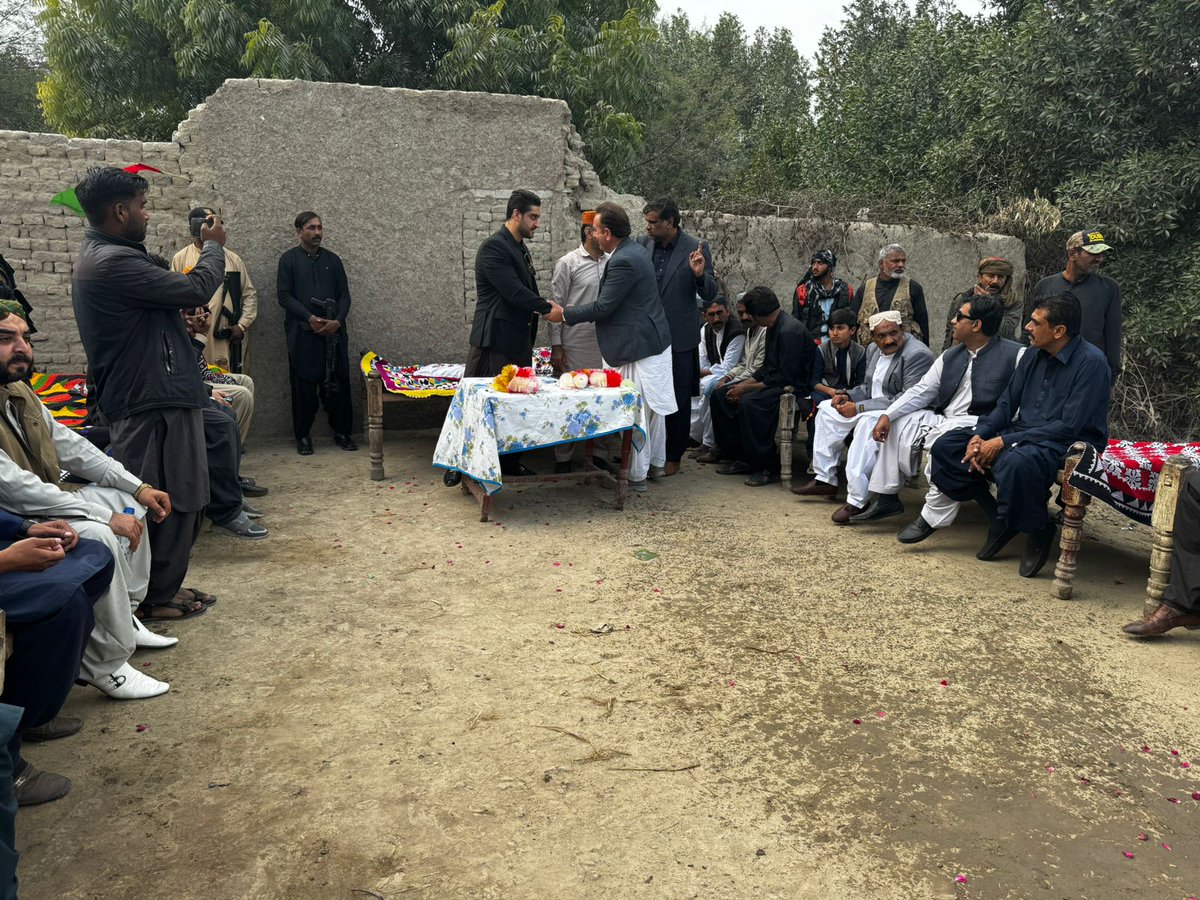 sirajuddin110's tweet photo. Ex-MPA PS-15 Miro Khan Nawabzada Ghanwer Ali Khan Isran organized meetings with Respected Candidate MPA Fayaz Buitt in villages Hassanabad, Siddiqabad and Mehmoodabad UC Bothro, Taluka Mehr, District Dadu. Directed notables to fully support all Candidates of PPP. Jeay Bhutto ❤️ https://t.co/lZGNXCetAd