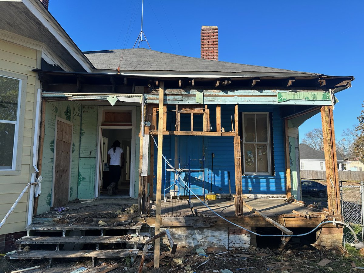 CooperationJXN's tweet photo. Now that the weather has settled down a bit, we are in the final stages of completing the Yellow House and adding more housing to the Fannie Lou Hamer Community Land Trust. #BuildAndFight #JacksonRising #CLTDevelopment https://t.co/sZZ6lJAW3A
