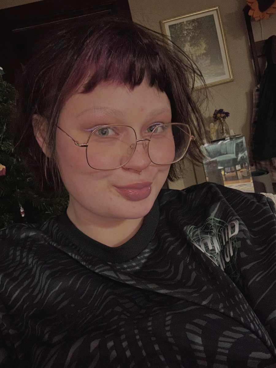 cats5eveer's tweet photo. Choppy Baby bangs for life https://t.co/gdq225Chme