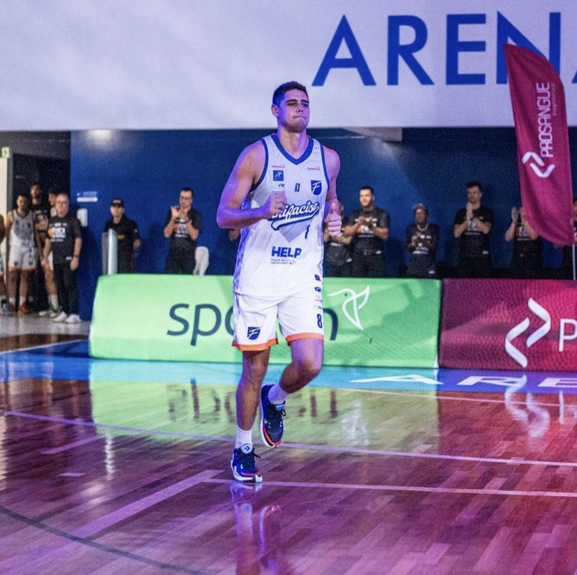 En #Brasil, Unifacisa del paranaense Matías Solanas juega la  final del Súper 8 ante Flamengo.

Será esta tarde desde las 17 horas en el estadio Maracanãzinho, 

El ganador consigue el pase a la Liga de Campeones FIBA ​​Américas . 

Vamos Matute . <a href="/Matutee8/">Matute</a>