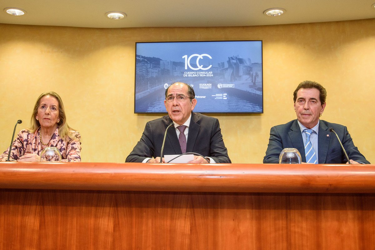 Ha sido un momentazo el que he vivido, interviniendo en el inicio de los actos conmemorativos del cuerpo consular de Bilbao en su centenario. Organismo de prestigio en la historia de la Villa.