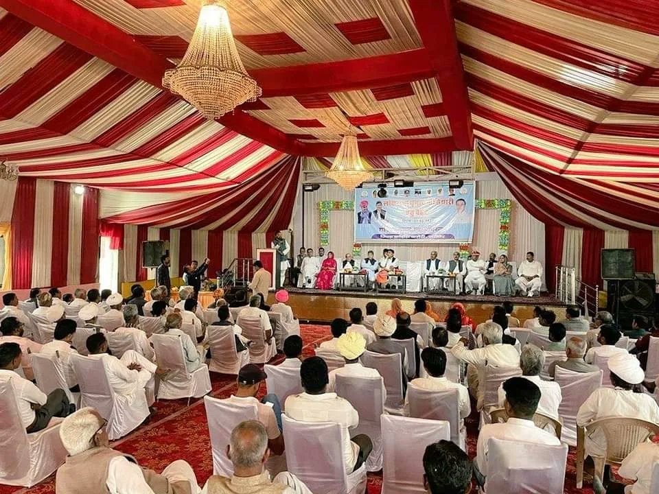 MLARajakhera's tweet photo. लोकसभा चुनाव 2024 की तैयारियों को लेकर आज जालौर-सिरोही लोकसभा क्षेत्र के जालौर और रेवदर (सिरोही) में आयोजित बैठक में सम्मिलित होकर रणनीतिक चर्चा की। 1/2

#LoksabhaElection2024 #RohitBohra @INCRajasthan @INCIndia https://t.co/QvcbF1a4Wd