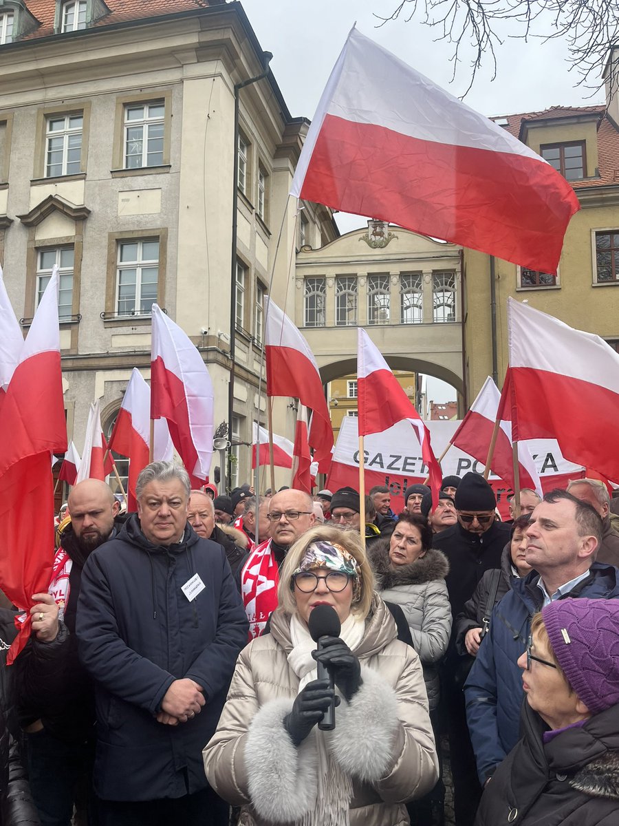 MarzenaMachalek's tweet image. #ProtestWolnychPolaków w Jeleniej Górze!
Dziękuję, Kochani za tak liczną obecność🙏🇵🇱@AnnaZalewskaMEP @PogodaSzymo