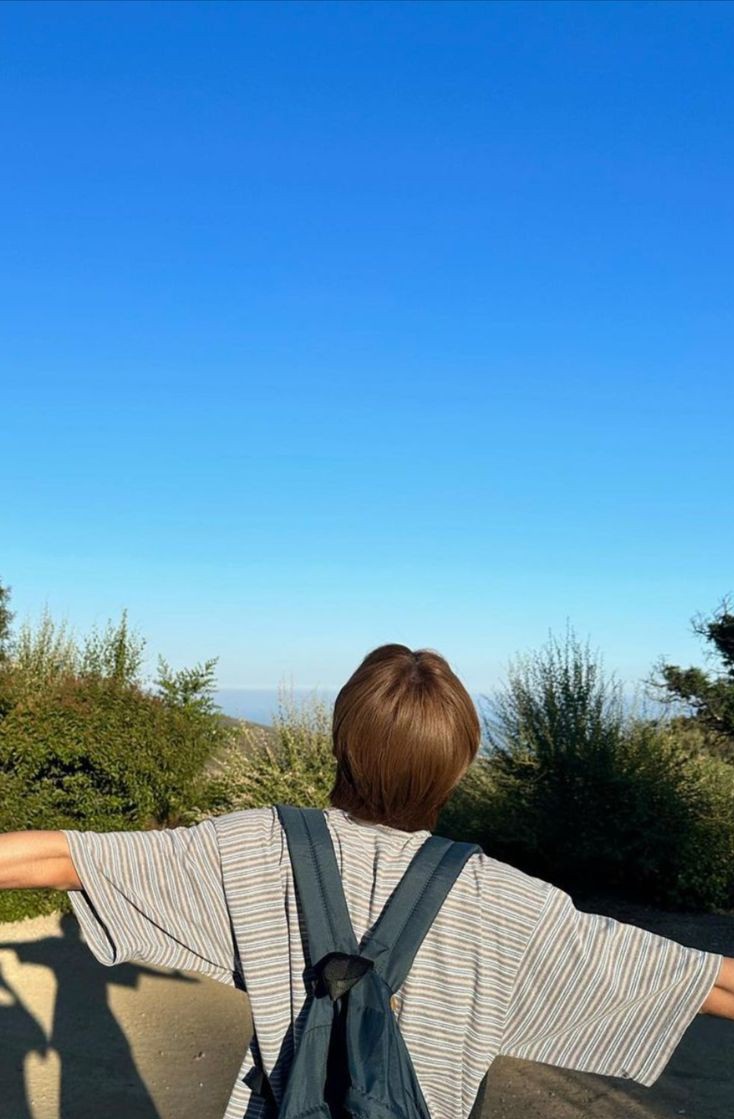 h3arts4sohee's tweet photo. hiking date with 🪨 ��

#briizeselcaday #RII7E #bsd #EUNSEOK https://t.co/Z8FBnn1x9I