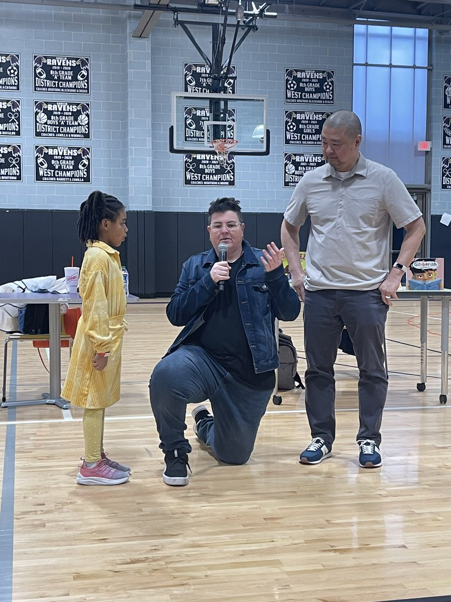 A brave @Aliefsneed student interacting with children’s authors Young Vo and E.E. Charlton-Trujillo at the @BookwormHouston Festival. @AldineISD @aldinelibraries @BlueWillowBooks