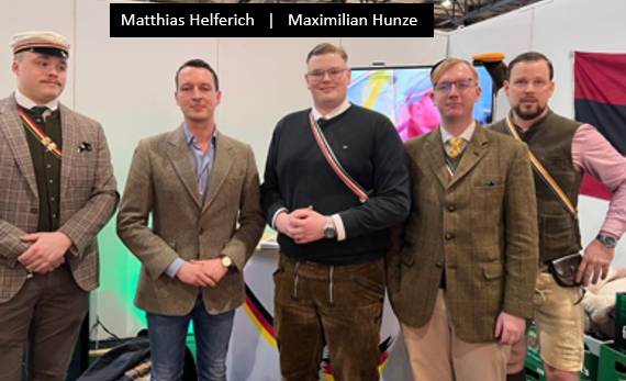 IbDoku's tweet photo. Wer sich selbst als "freundliches Gesicht des NS bezeichnet", hat auch kein Problem sich neben jmd zu stellen, der auf eine Person mit jüdischen Wurzeln einprügelt und ihn "Drecksjude" nennt.
#AfD-Bundestagsmitglied Helferich mit Burschenschafter Hunze heute auf der @JagdundHund: https://t.co/8ZpcYYkQmM