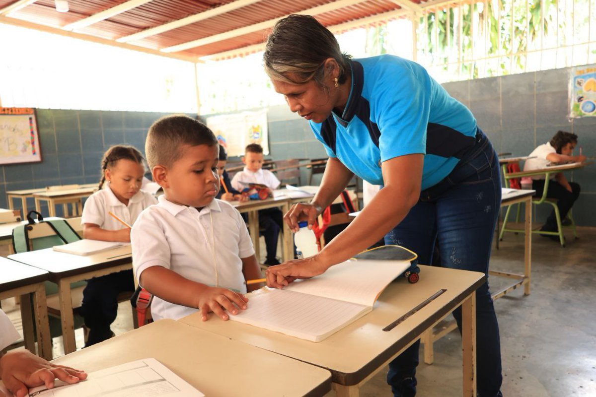Talleres de matemática lúdica y lectura para docentes realizaron en Sucre y Guaicaipuro #ElFuturoEsAhora #Miranda #3Feb acortar.link/oUOQGW