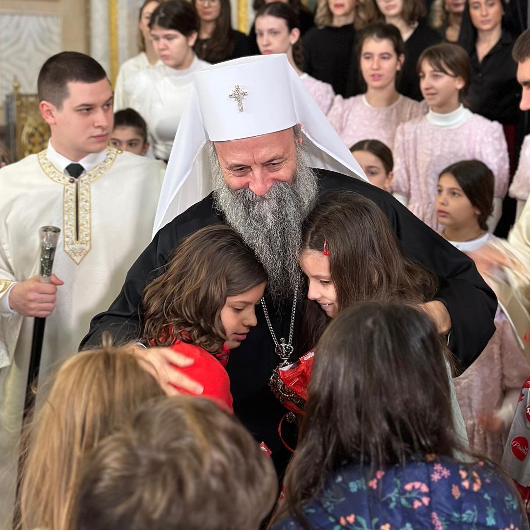 Патријарх Порфирије и пет хиљада школараца на величанственој свечаности у храму Светог Саве
У организацији Одбора за верску наставу АЕМ одржан је, трећу годину за редом, велики Светосавски сабор основаца у храму Светог Саве. 
spc.rs/patrijarh-porf…