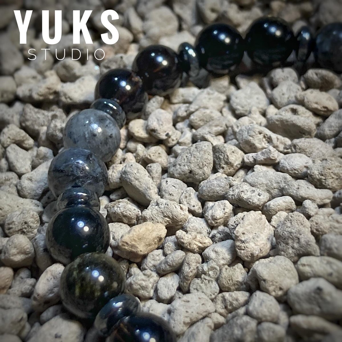 Yuksstudio's tweet photo. Golden obsidian , Smoky quartz , Larvikite and Grey Moonstone bracelet made by Yuks . 🦉
#gemstones #larvikite #quartz #bracelet https://t.co/H0N85gR5cs