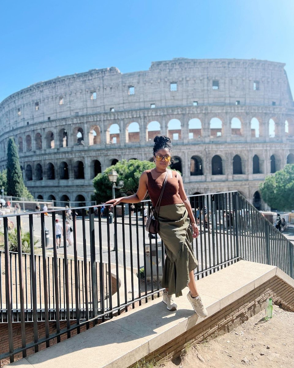 ViatorTravel's tweet photo. Did you even go to Rome if you didn't take a photo in front of the Colosseum?
πΈ @intisaronair
#Colosseum #Rome #Italy #VisitRome #ExploreRom #ThingsToDoInRome https://t.co/1LaIAhHDFo