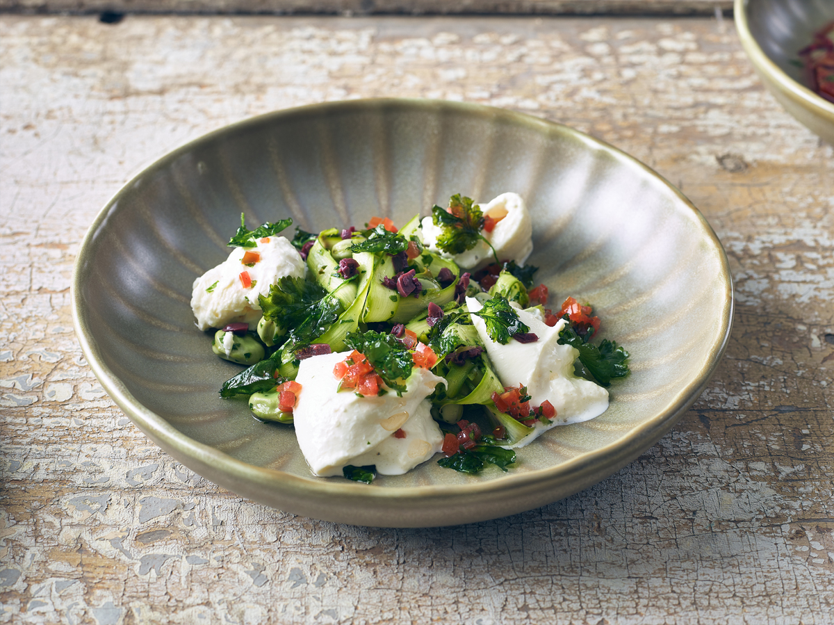 NevillesNews's tweet image. The Scalloped Terra Porcelain range combines #contemporary shapes, an #embossed porcelain body and a unique reactive glaze to produce a stunning collection of #tableware. #GenWare
nevilleuk.com/products/kw/te…
#cooking #porcelain #food #grey #greytableware #hospitality #scallops