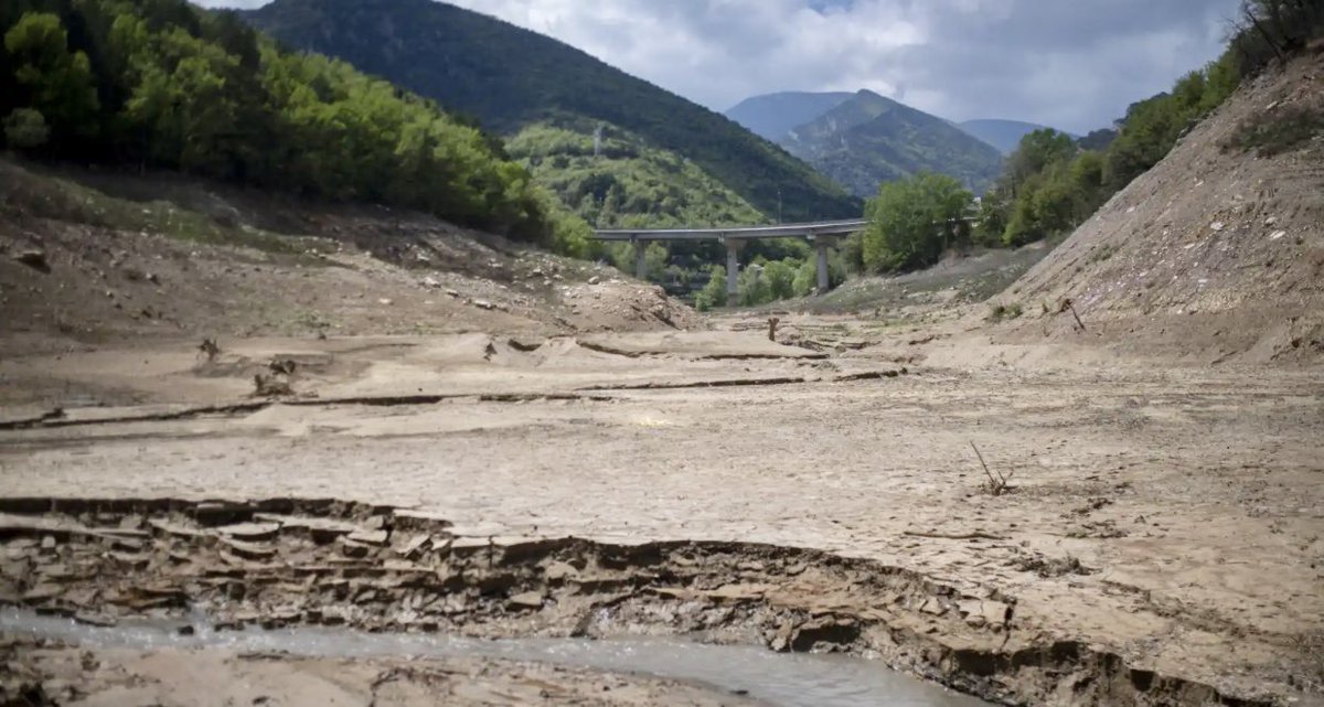 La independencia se termina cuando tienes que traer el agua a Barcelona desde la desalinizadora de Sagunto, porque tú te has gastado el dinero de esos 6 millones de catalanes a los que les estás cortando el agua en embajadas, televisiones, inmersiones lingüísticas y chorradas.