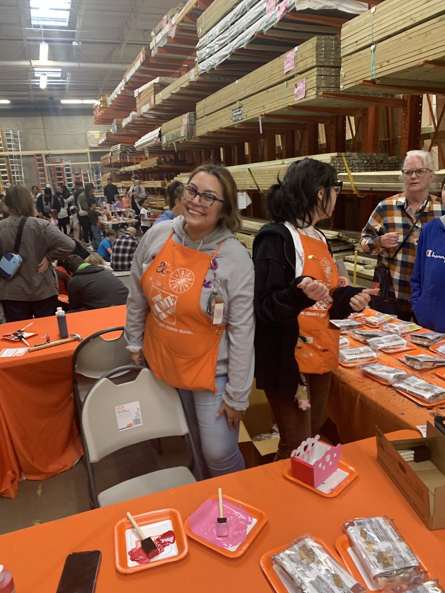 El and company training future shed builders!!  You can have your Tuffshed today with 50% off options on all Sundance sheds.  Only at the Home Depot <a href="/themighty0541/">HomeDepot 0541</a> <a href="/WhitefleetChris/">Chris Whitefleet</a> <a href="/laroldan32/">Laura Roldán🇲🇽</a> <a href="/RushClay/">Clay Rush</a>  <a href="/m_ignacia_29/">Maria Duran</a>