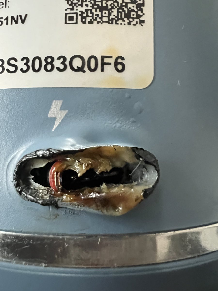 justdobetterorg's tweet photo. @NinjaKitchen #dobetter. Got this blender from target October 23 as of January 20, this blender almost set my house on fire if I was not paying attention and wondering why I was smelling something burning while charging. I emailed customer 3 days ago no response 🙄 #ninjablender https://t.co/OPW8jpZBWS