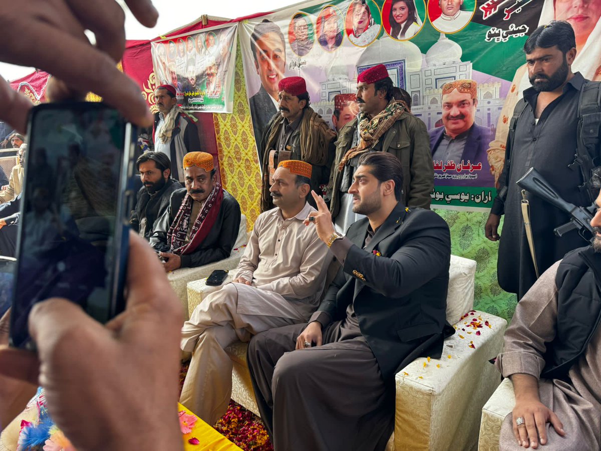 Aadilkhantunio1's tweet photo. 02-02-2024 Village Hussain Abad and Ghanwer Khan Abad

 Nawabzada 
@GhanwerIsran Ex MPA PS15 Election work For Candidate NA Imran zafar Laghari and Fayaz Ali Butt in his Villages at taluka Mehar  

@BBhuttoZardari https://t.co/Eyi5GKK60H
