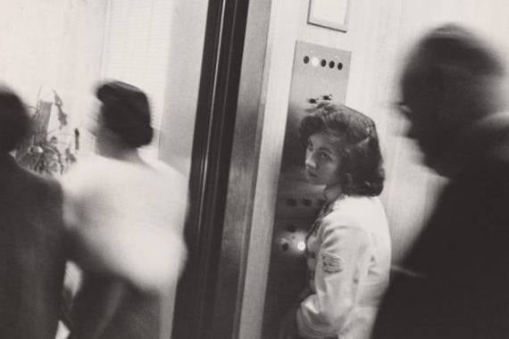 "La vida no consiste en ser siempre feliz, en doradas puestas de sol y tonterías parecidas. La vida es trabajo. La persona que amamos rara vez se merece todo el amor que le damos, porque nadie vale tanto en realidad, y quizá tampoco merezca tener que cargar con ello. Uno acaba