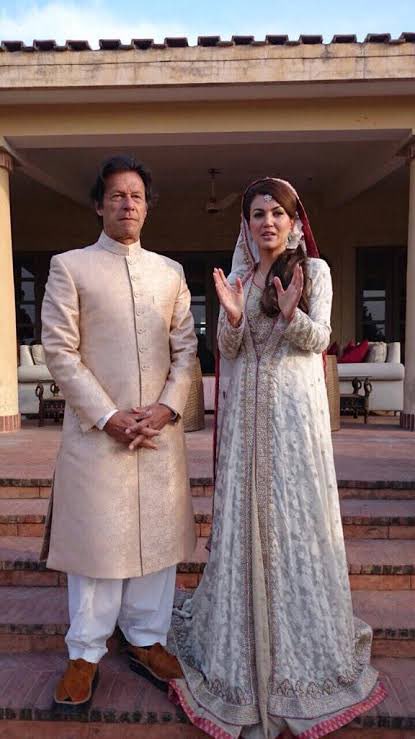 Fariha_Shkh6266's tweet photo. In a world.                          Be
Full of                                  #BushraBibi
Rehams                              Who can stand
#Nikkah.                             With you
#عدت_میں_شدت https://t.co/59sxGQ1DtI