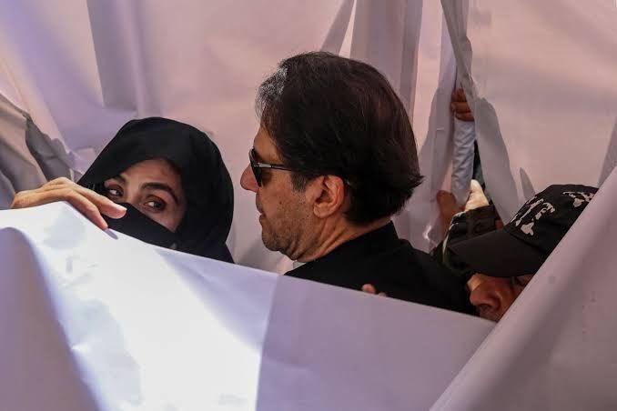 Fariha_Shkh6266's tweet photo. In a world.                          Be
Full of                                  #BushraBibi
Rehams                              Who can stand
#Nikkah.                             With you
#عدت_میں_شدت https://t.co/59sxGQ1DtI