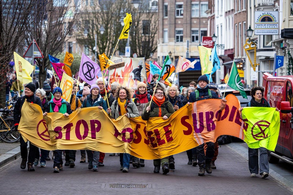 Stop fossiele subsidies! ✊💚🌍 #A12 #ExtinctionRebellion