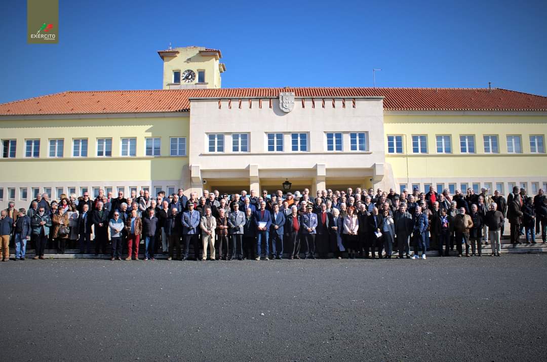 Exercito_pt's tweet photo. 👉A Escola de Sargentos do Exército🇵🇹, acolheu as Comemorações do 50.º Aniversário do 1.º Turno do Curso de Sargentos Milicianos de 1974, evocando a passagem dos militares e ex-militares pelo então Regimento de Infantaria N.º 5.

#ExércitoPortuguês #ESE #RI5 #Dever_Memória https://t.co/IB9sPf8sbb