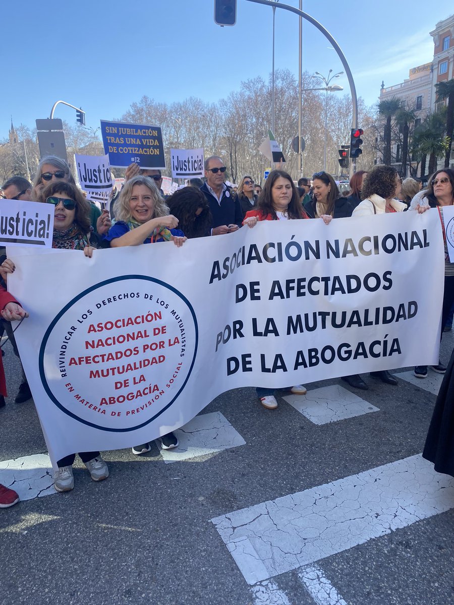 #YoVoy3FMadrid #ANAMA #TodosSomosJ2 #PensionesDignas #PasarelaARetaYa 
#J2Altermutua #J2Procuradores #VaXTodos Día histórico. Gracias x hacerlo posible <a href="/AlaAbog/">ALA</a> <a href="/asociacionANAMA/">Asoc. Nac. Afectados por la Mutualidad Abogacía</a> <a href="/MovimientoJ2/">@Movimiento#J2</a> <a href="/J2AlterMutua/">MovimientoJ2AlterMutua</a> <a href="/mareanegracoru/">Marea Negra Coruña</a>. La foto q te has perdido <a href="/EugenioRibon/">Eugenio Ribón</a> <a href="/_OrtegaVictoria/">Victoria Ortega</a>