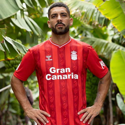 BSJ_Official's tweet photo. Bold in red, bold in spirit. Stand out in our striking red jersey! 🔥👕 #RedHotStyle #BoldFashion #EyeCatchingRed #StatementTee #VibrantVibes" https://t.co/hPiStwOVB7