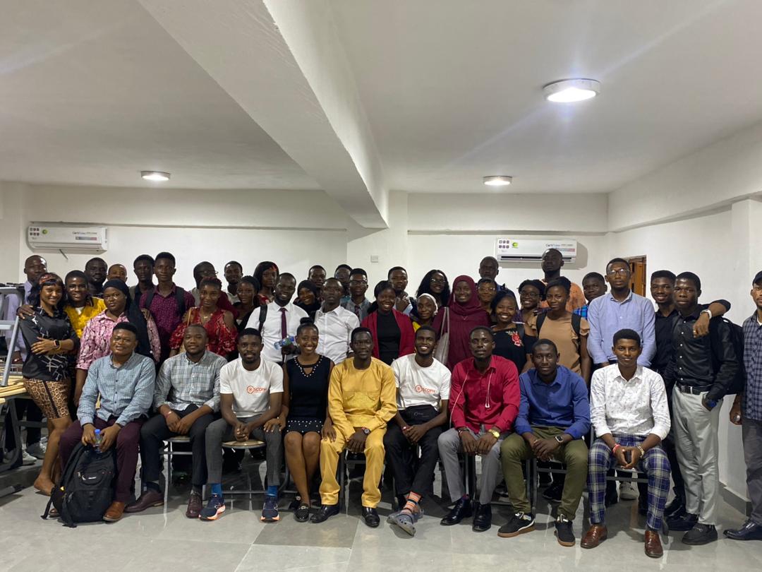 jr_sankoh's tweet photo. I honoured an invitation to inspire #Medical students few days ago on "the Future of #PublicHealth initiatives" at their #meetandgreet #event, organized by @slemsaSL under #SCOPH. Their Contributions to the said topic were assuring for a better #onehealth and healthcare delivery. https://t.co/jnKs2Z6auW