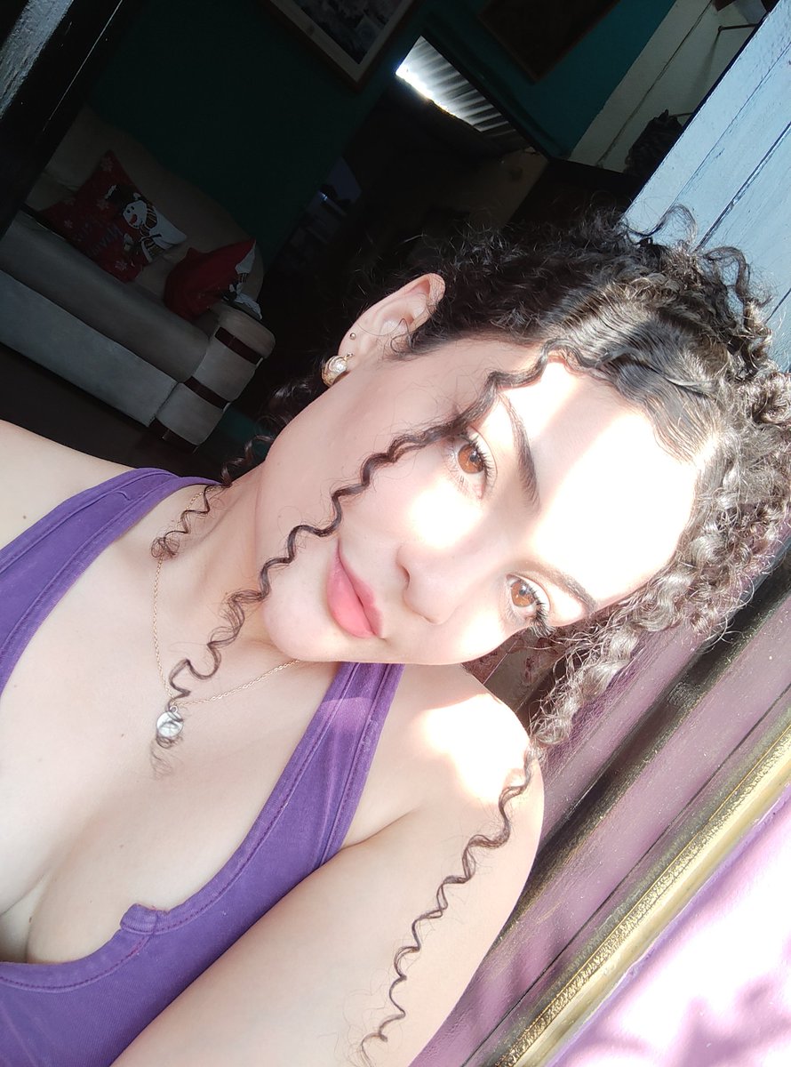 issmxri's tweet photo. pero mira esa carita por favor https://t.co/ALG9HBxbbK