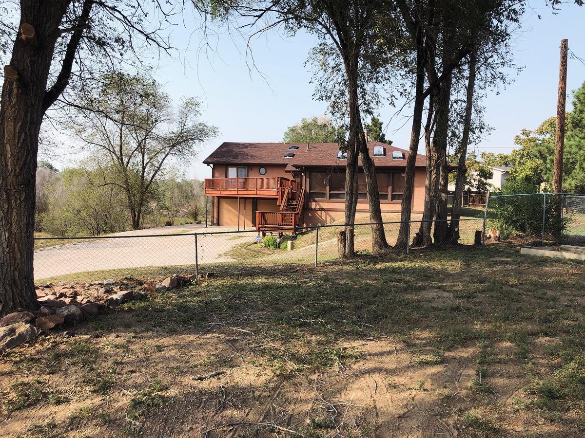 MoonJunkRemoval's tweet photo. Yard Clean Up 🌳

100% of our Lawn Debris Clean Ups stay out of county landfills ♻️ Call today for your free quote and see why people keep calling Moon 🌙 

#coloradosprings #colorado #manitouincline #coloradorealtor #coloradorealtors #coloradolife #thepinery #boulderco #uccs https://t.co/ohJqZhZvy9