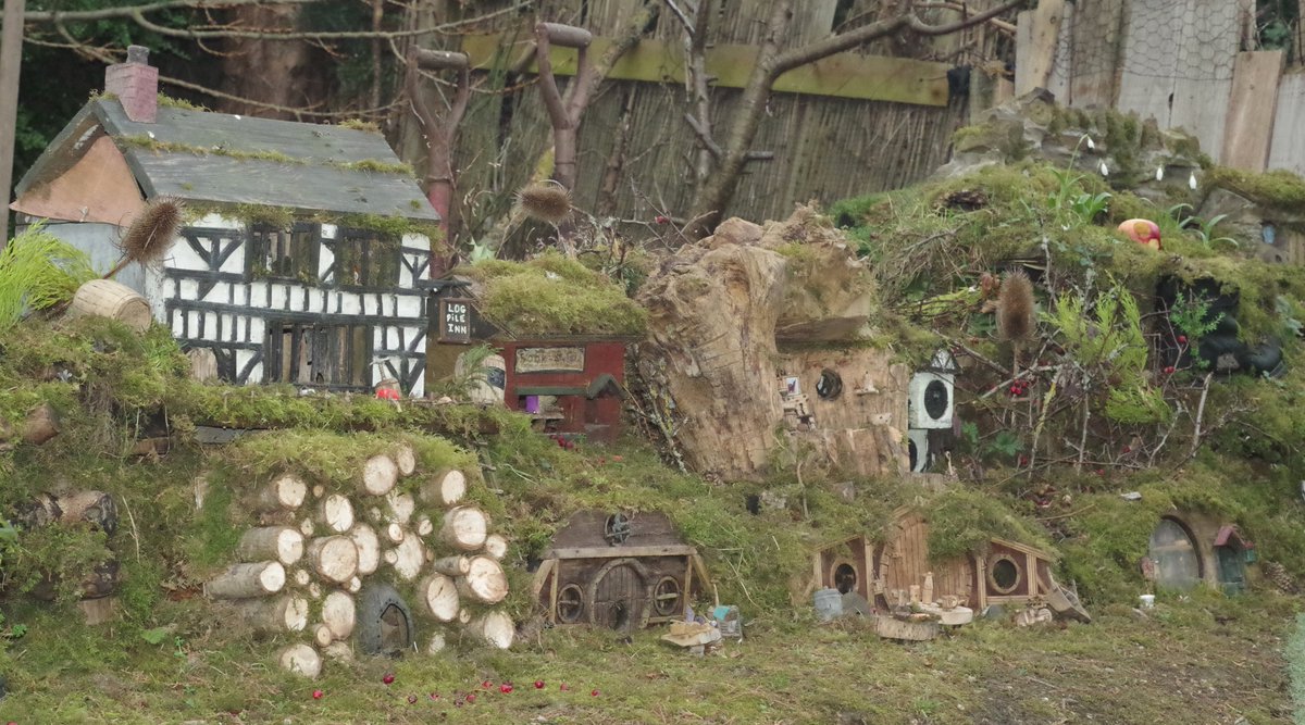 simon_dell_tog's tweet photo. #mousetown #mousevillage #mousecity #mousegarden https://t.co/z0ZRKKB8br